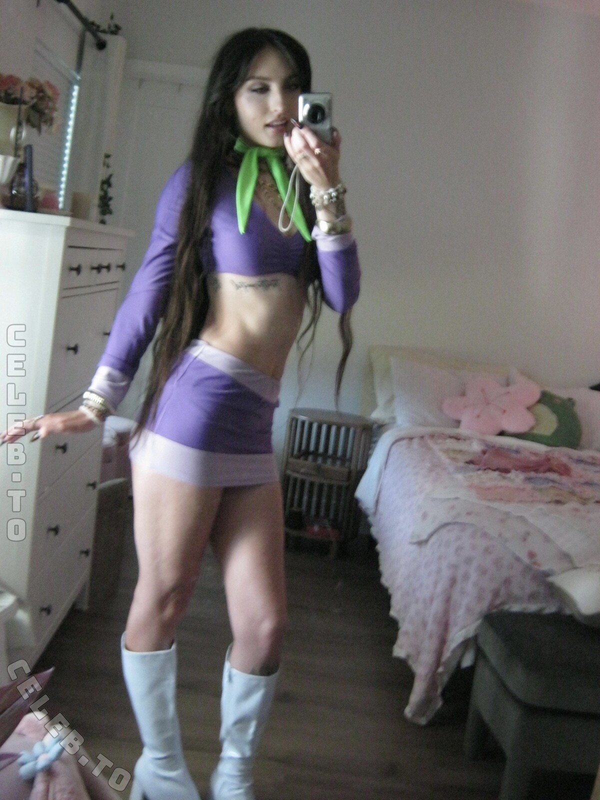 beebee nude photo 9