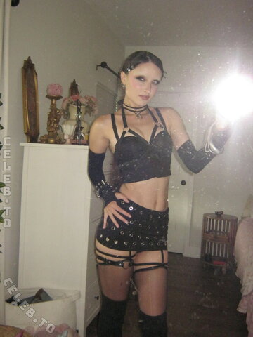 beebee nude photo 200