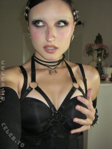 beebee nude photo 192
