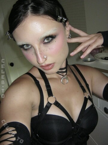 beebee nude photo 189