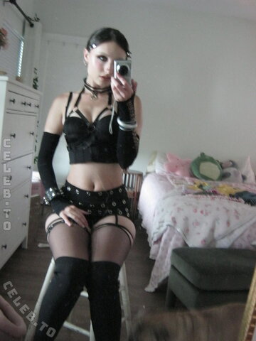 beebee nude photo 178