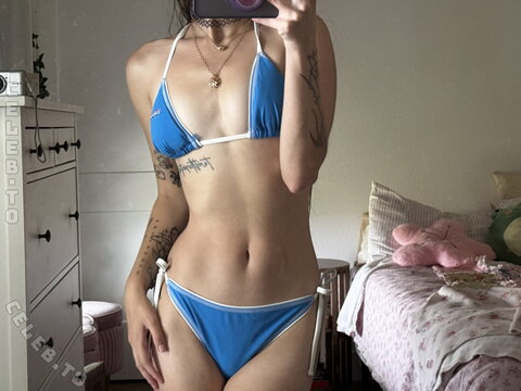 beebee nude photo 30