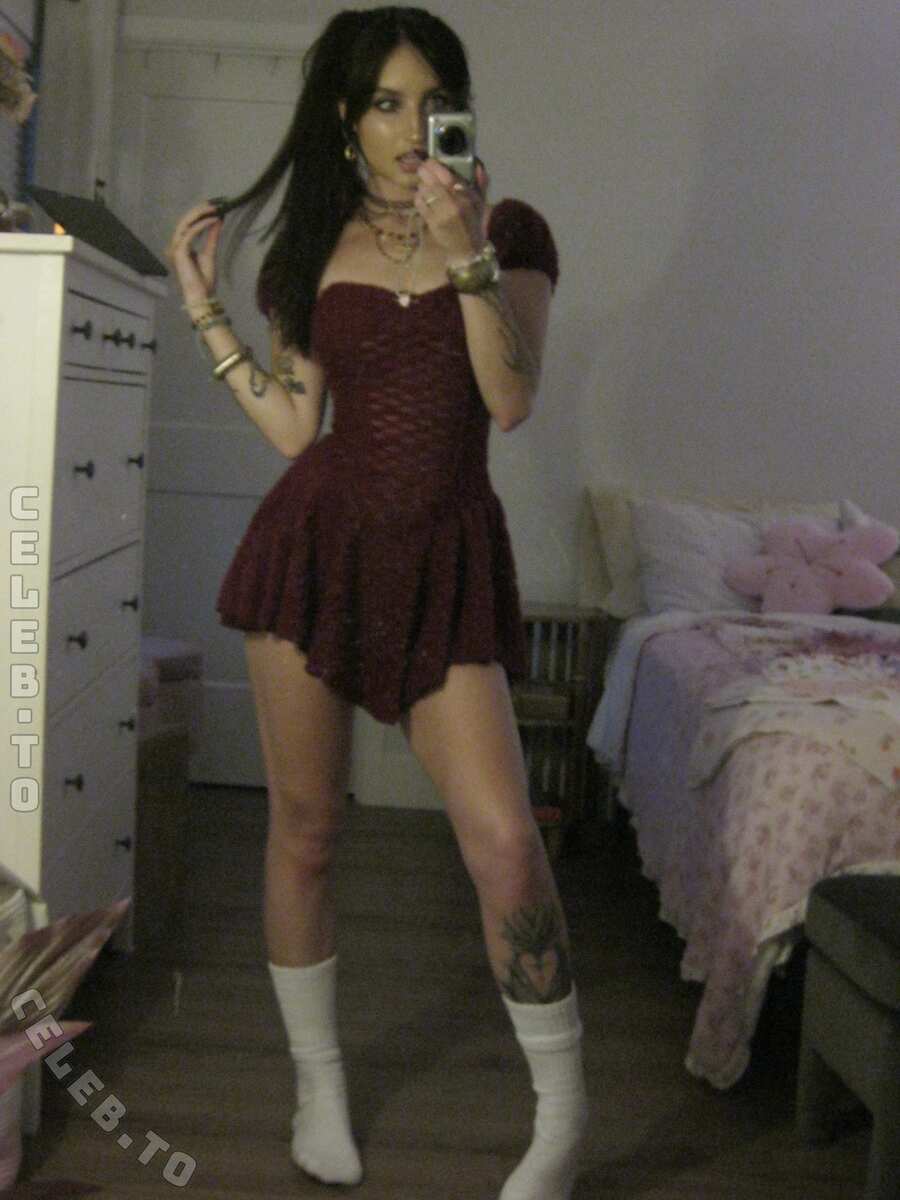 beebee nude photo 1
