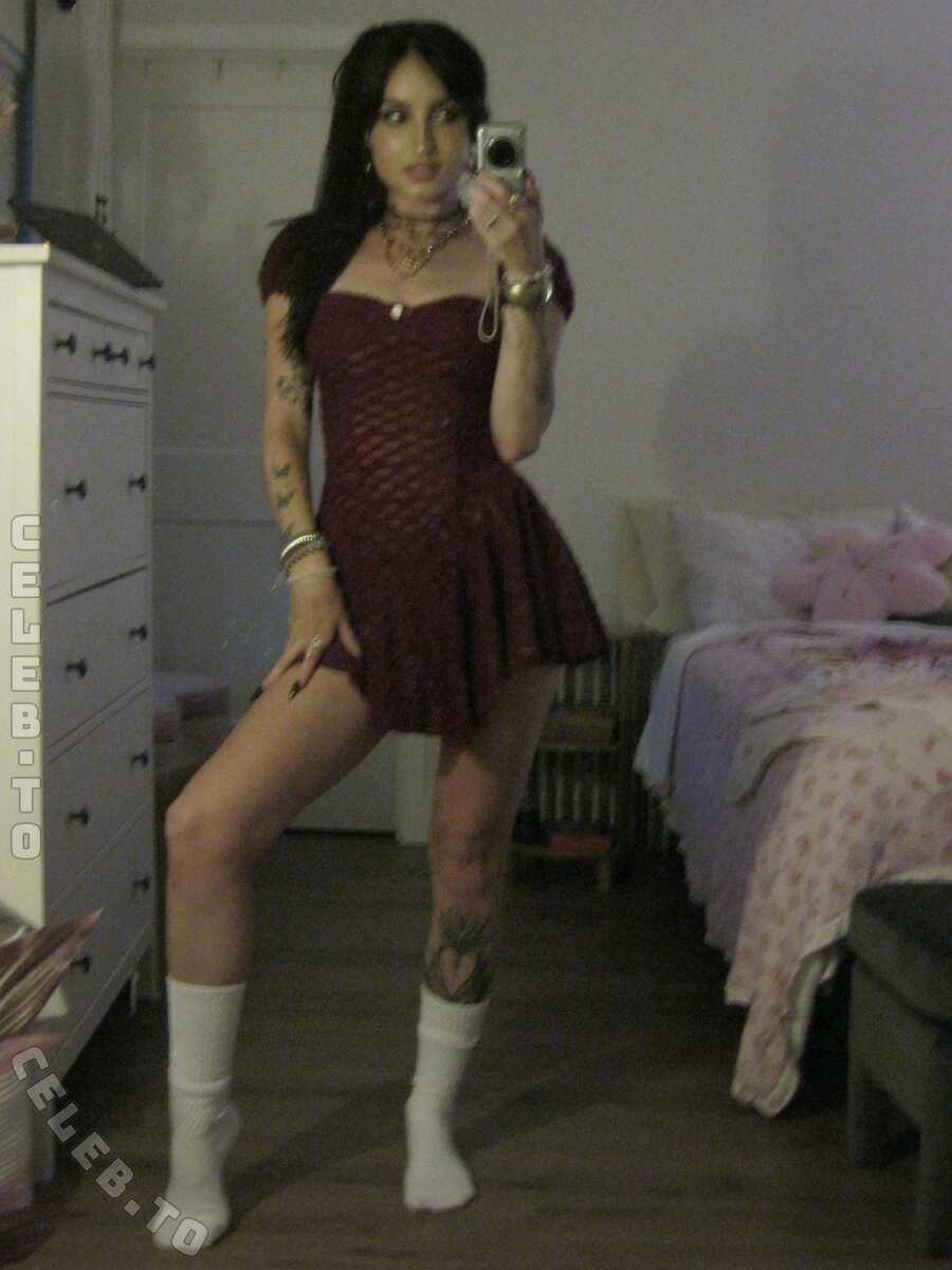 beebee nude photo 2
