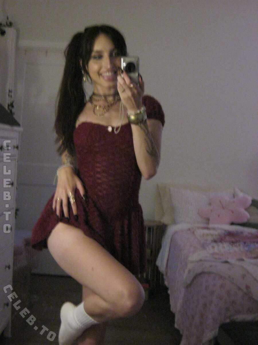 beebee nude photo 6