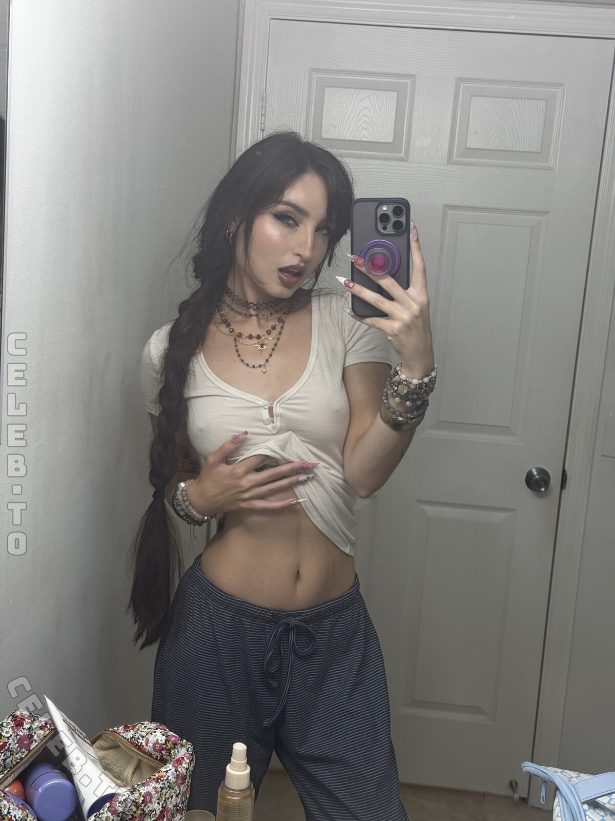 beebee nude photo 4