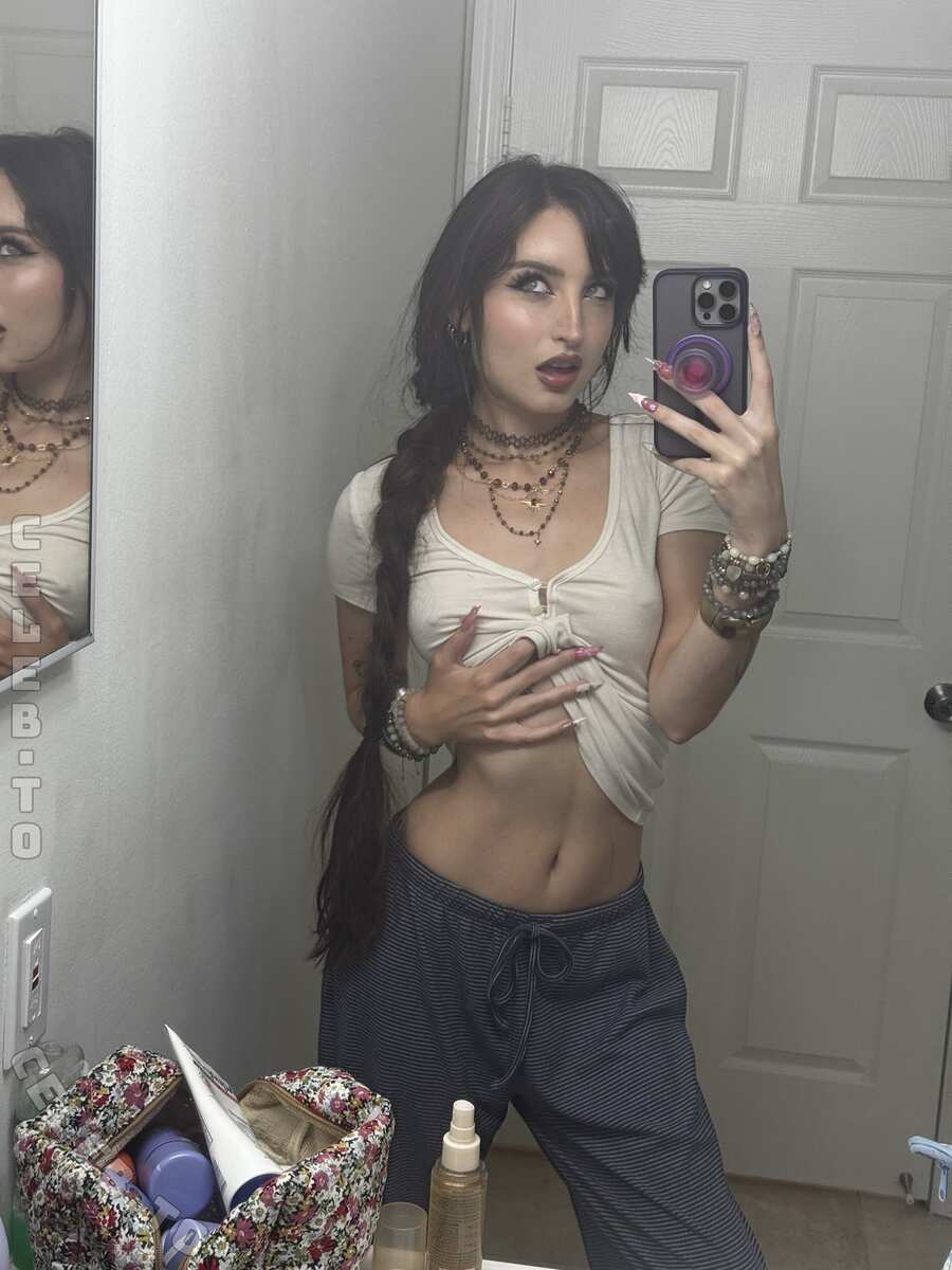 beebee nude photo 8