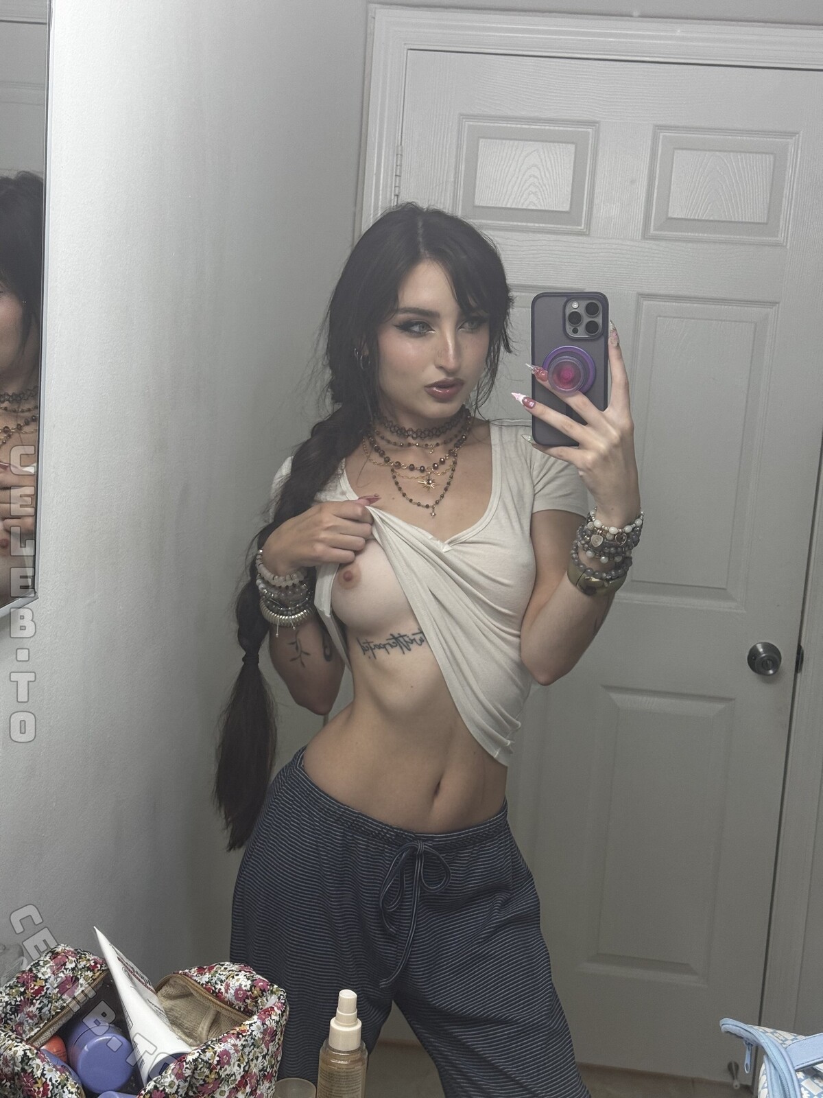 beebee nude photo 10