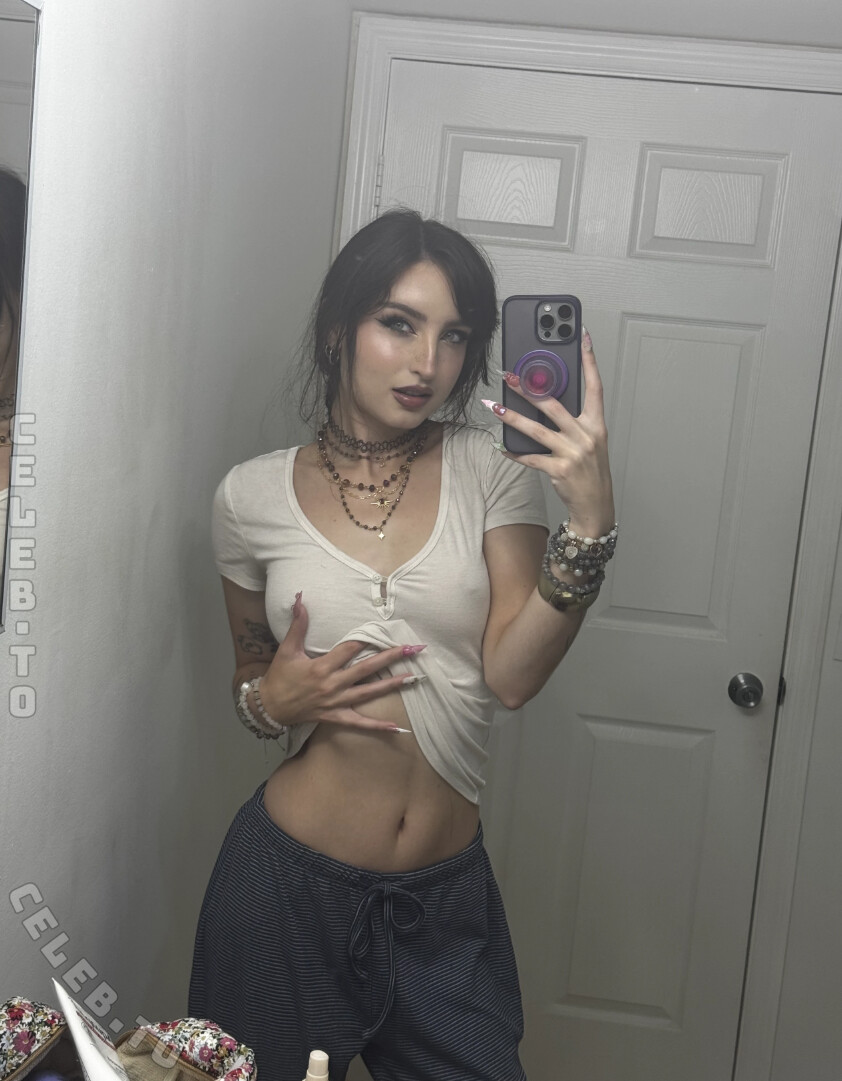 beebee nude photo 1