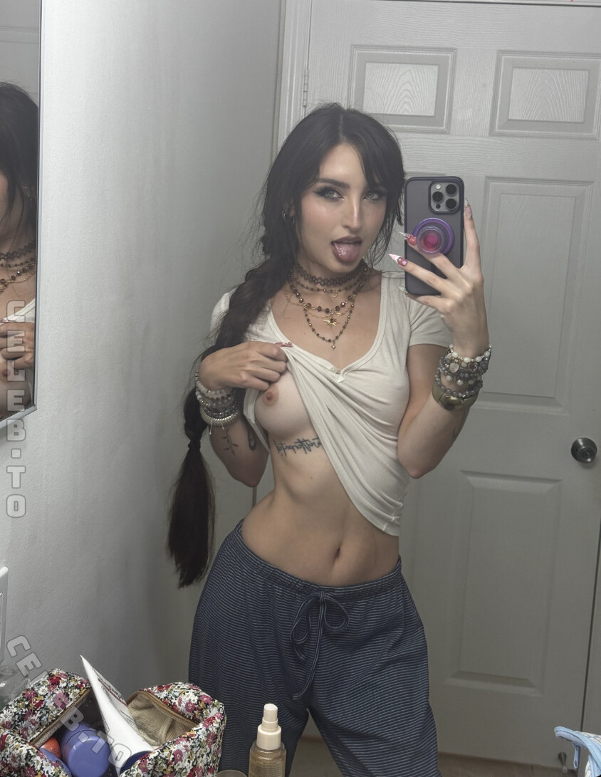 beebee nude photo 3