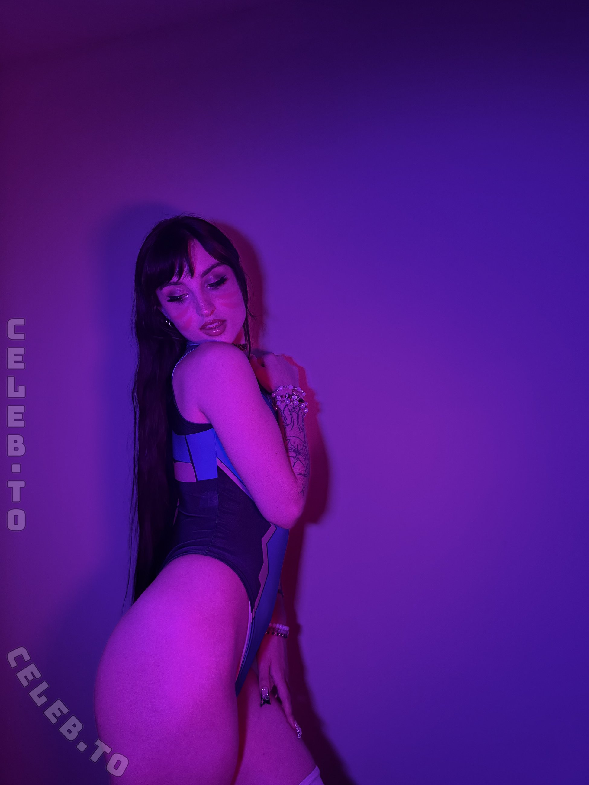 beebee nude photo 1