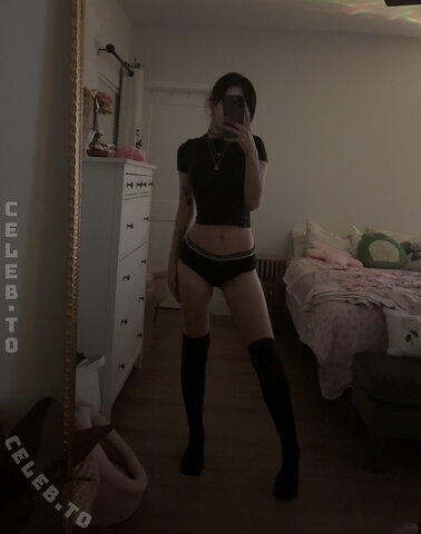 beebee nude photo 25