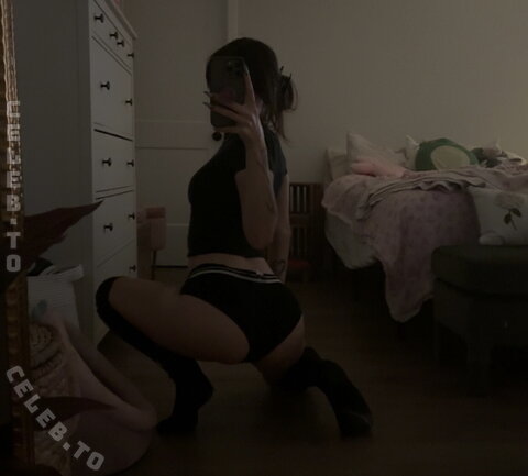 beebee nude photo 17