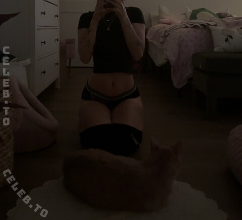 beebee nude photo 7