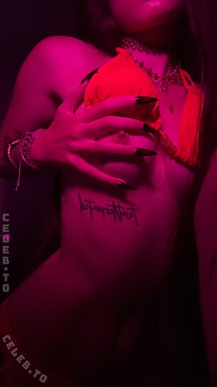 beebee nude photo 10