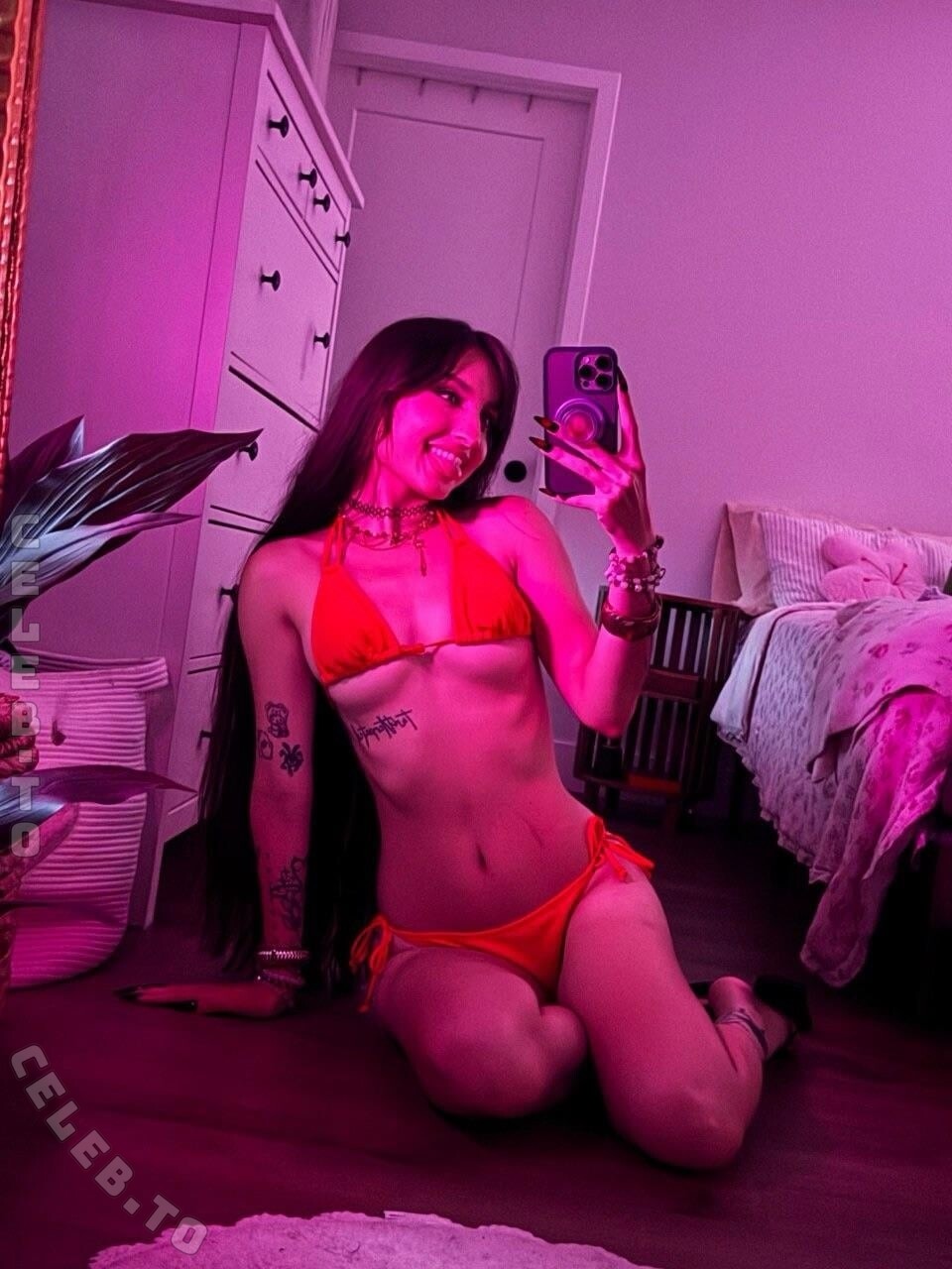 beebee nude photo 10