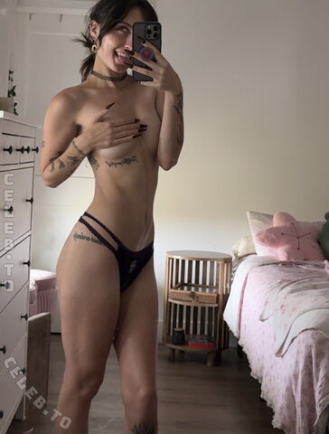beebee nude photo 6