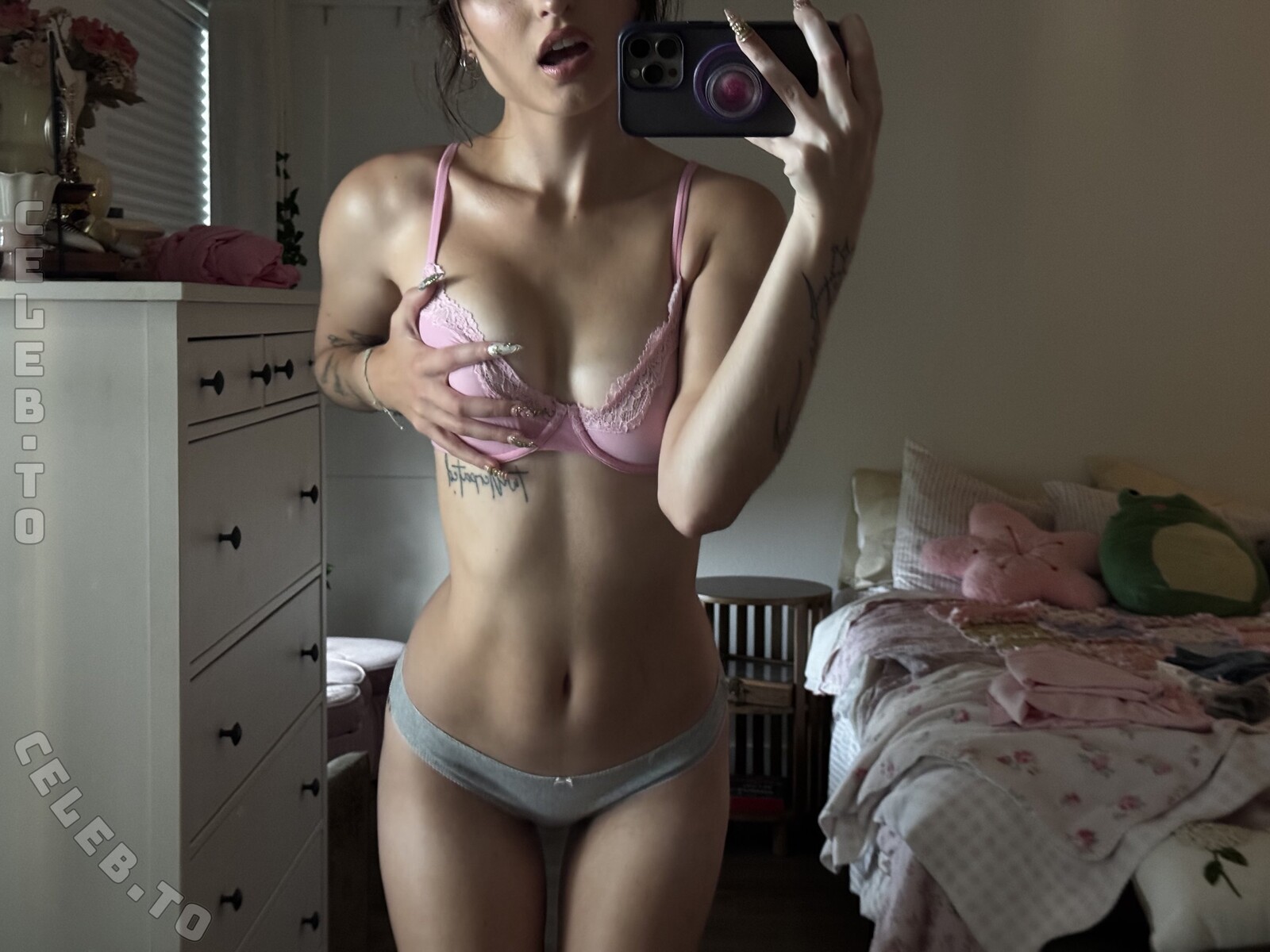 beebee nude photo 8
