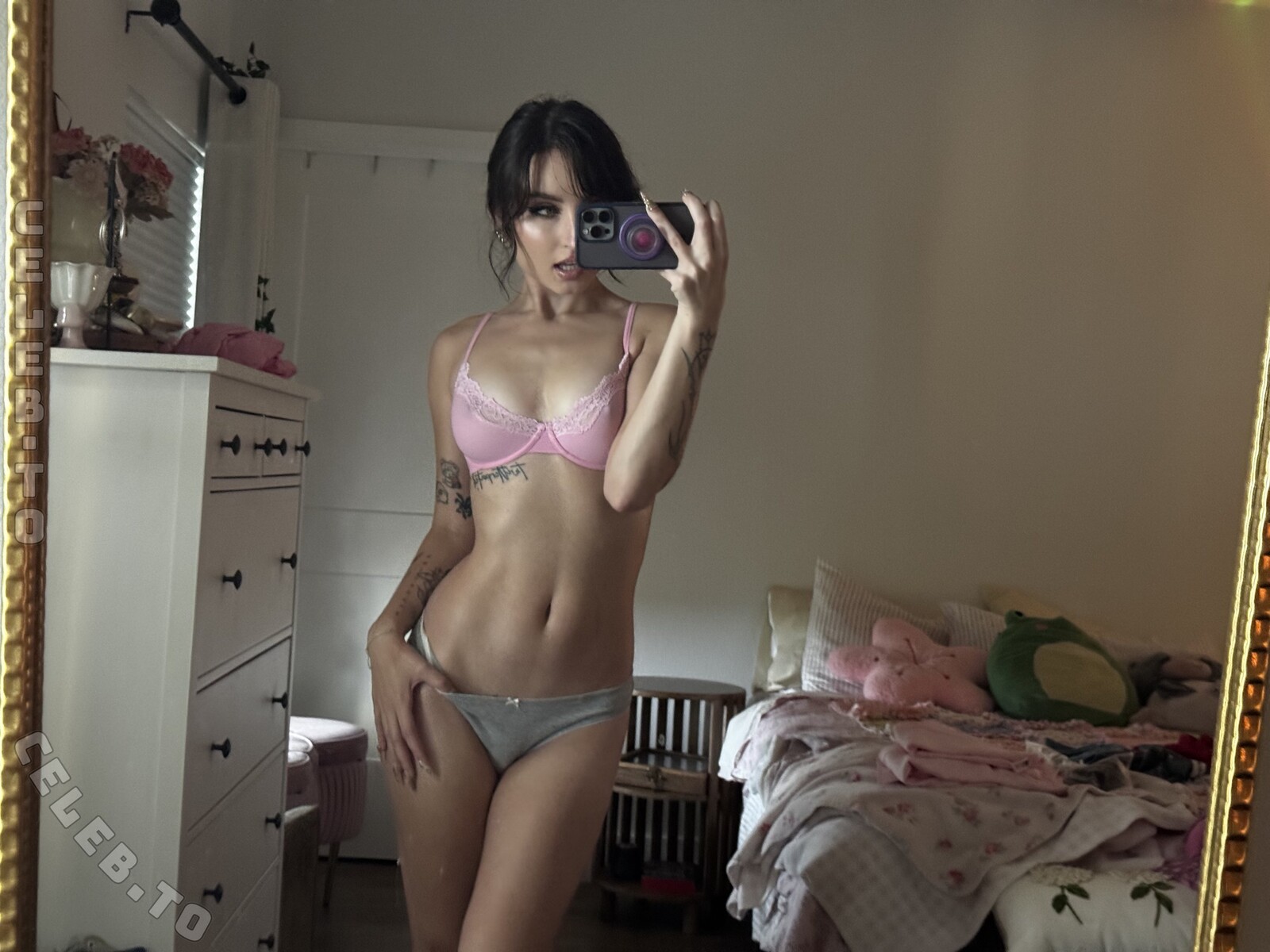 beebee nude photo 13