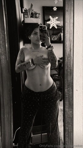 belaalvaradoo nude photo 8