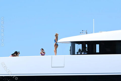 Bella Hadid photo 5