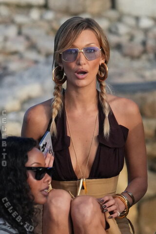 Bella Hadid nude photo 5