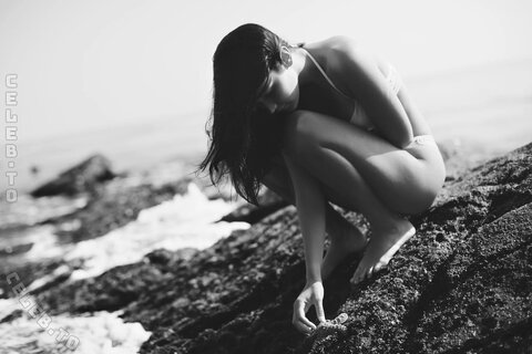 Bella Hadid photo 3