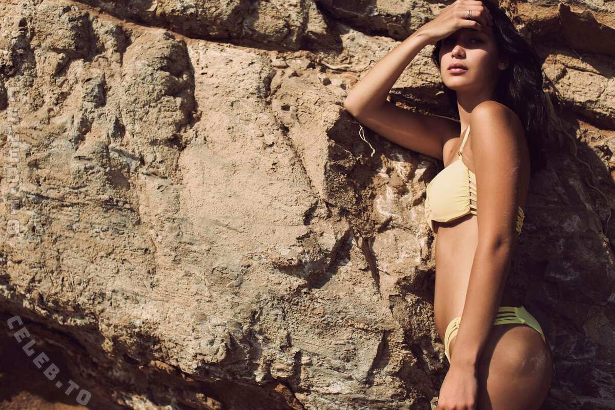 Bella Hadid nude photo 6
