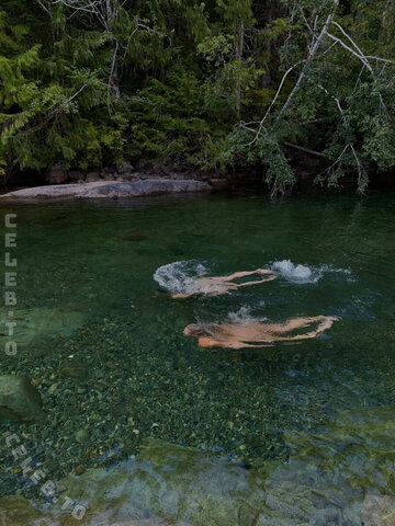 Bella Hadid nude photo 18