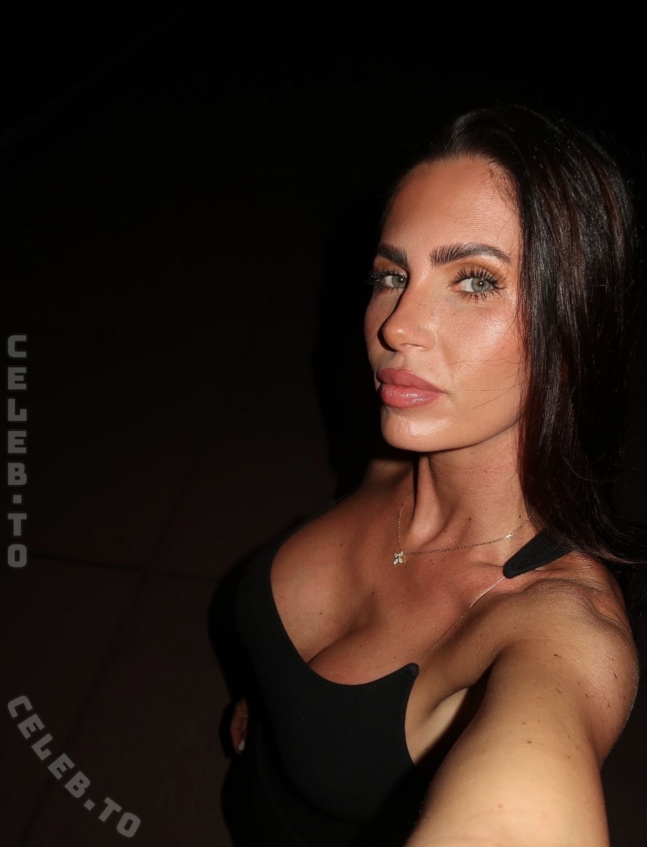 Bella Kraus nude photo 4