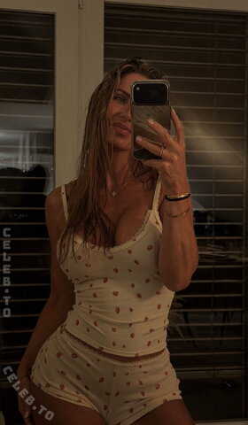 Bella Kraus nude photo 3