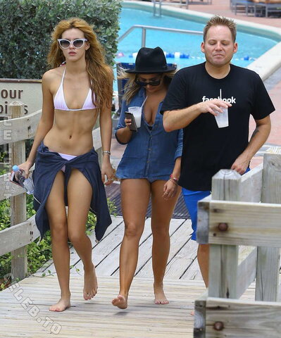 Bella Thorne nude photo 15