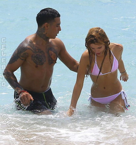 Bella Thorne nude photo 7