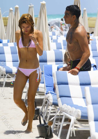 Bella Thorne nude photo 3