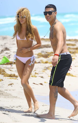 Bella Thorne nude photo 62