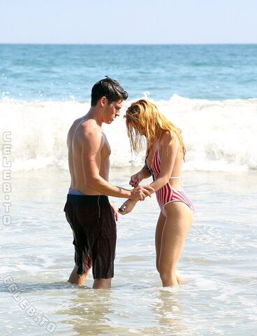Bella Thorne nude photo 31