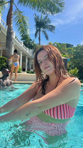 Bella Thorne nude photo 9