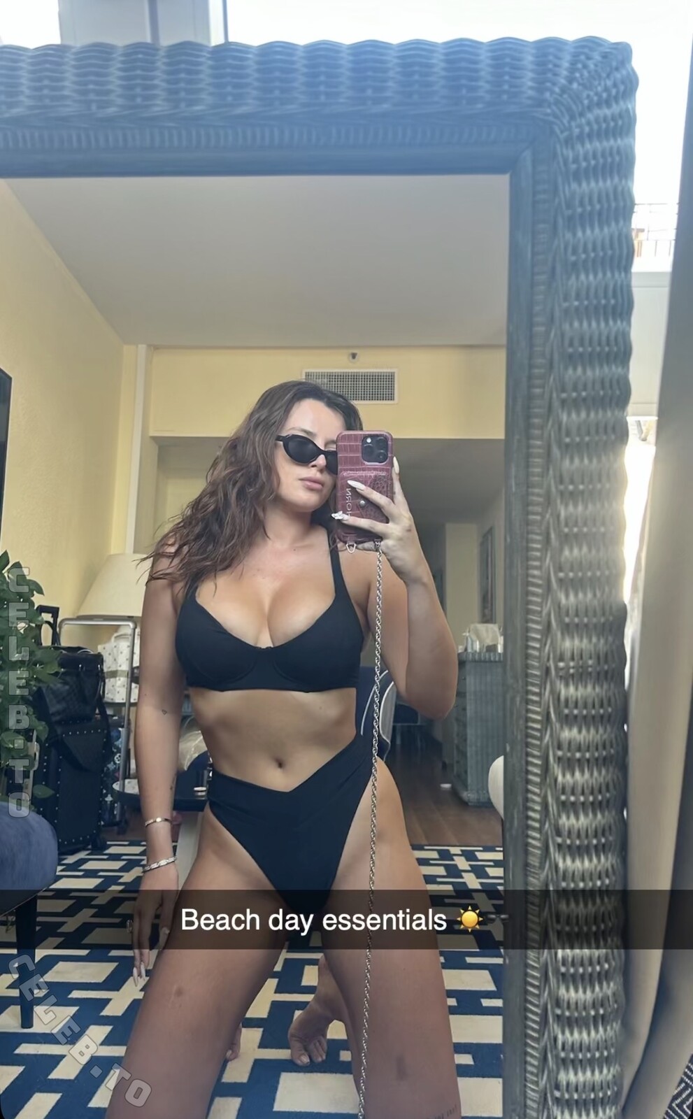 Bella Thorne nude photo 1
