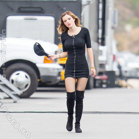 Bella Thorne nude photo 2