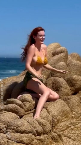 Bella Thorne nude photo 31