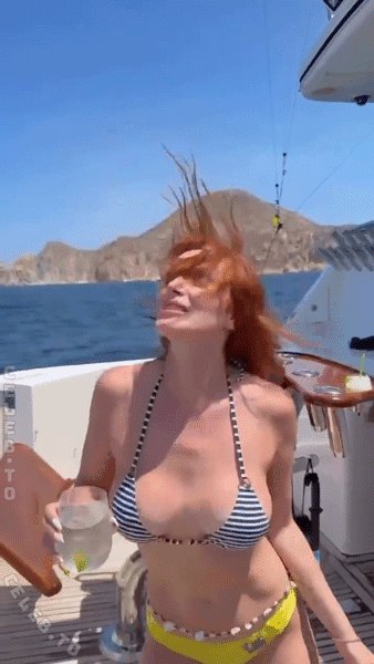Bella Thorne nude photo 11