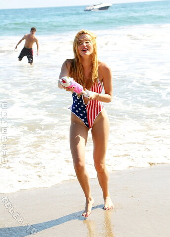 Bella Thorne photo 6
