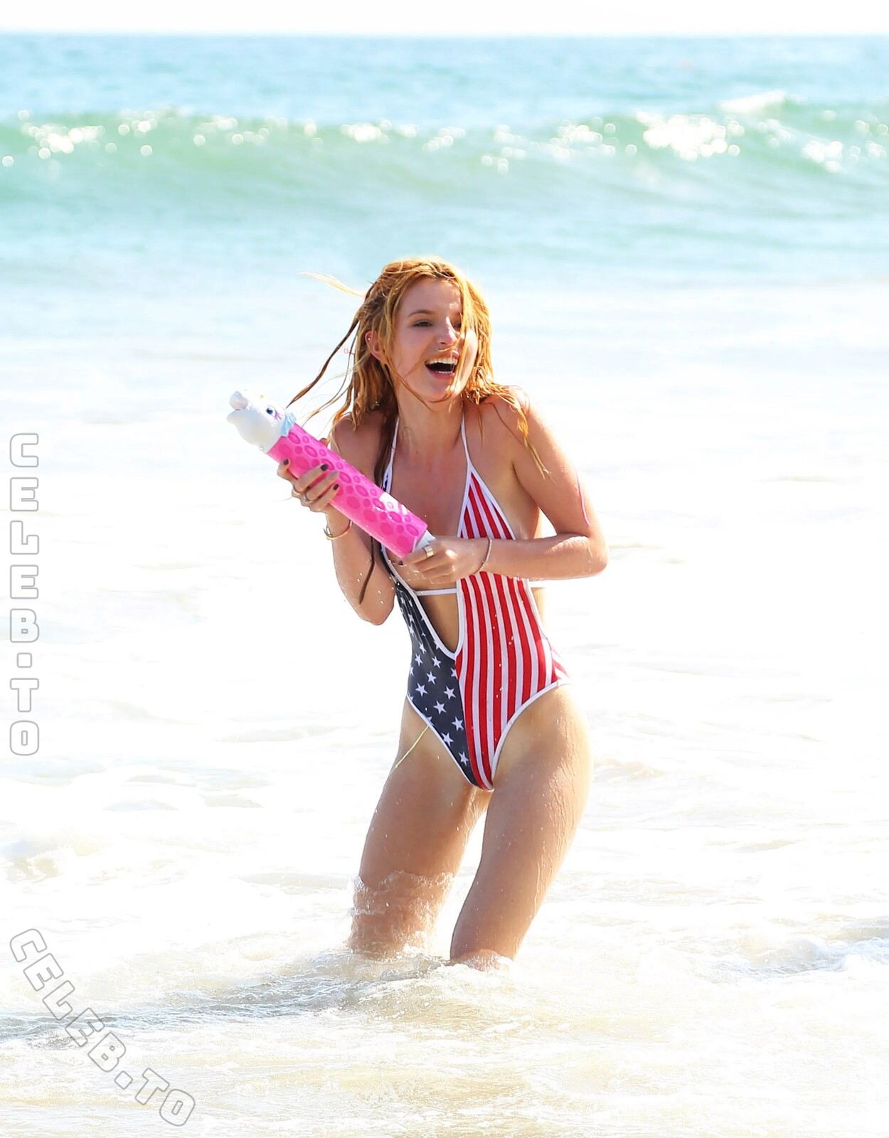 Bella Thorne nude photo 10