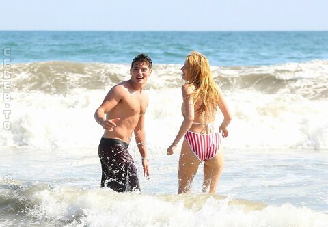 Bella Thorne nude photo 10