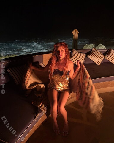 Bella Thorne nude photo 1