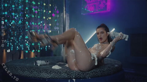 Bella Thorne photo 4