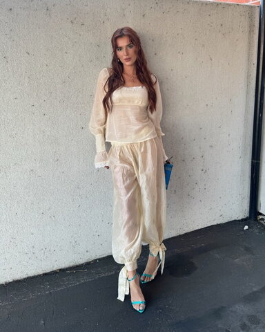 Bella Thorne nude photo 6