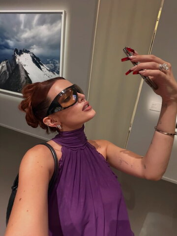 Bella Thorne nude photo 6