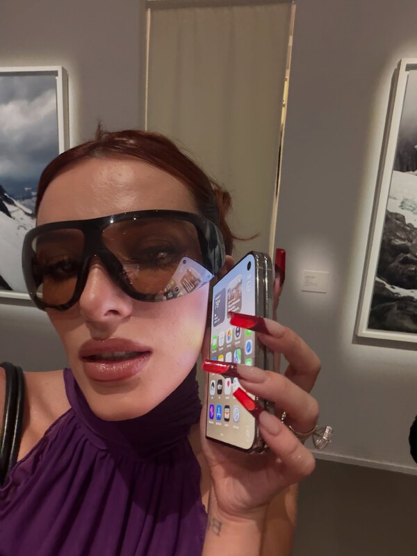 Bella Thorne nude photo 7