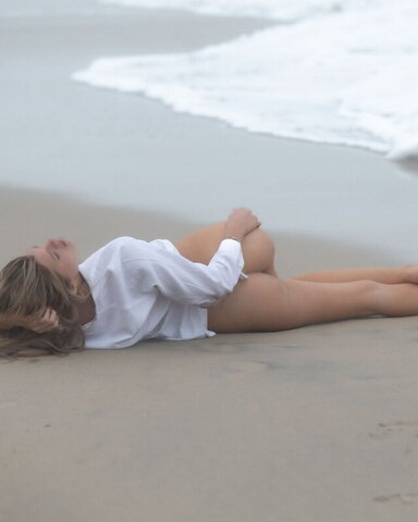 Bella White nude photo 14